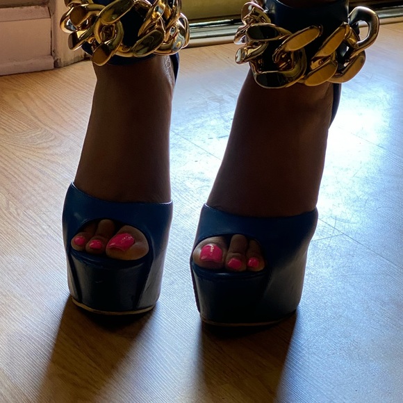 Platform ankle strapped heels - Picture 5 of 5